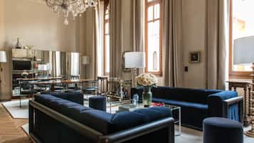 고급 침구, 템퍼페딕 침대, 무료 미니바 품목, 객실 내 금고