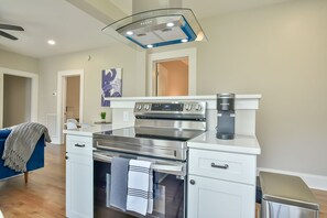 Dining tables - Comfy 6 Bedroom home w/ two living spaces close to downtown! (Durham)