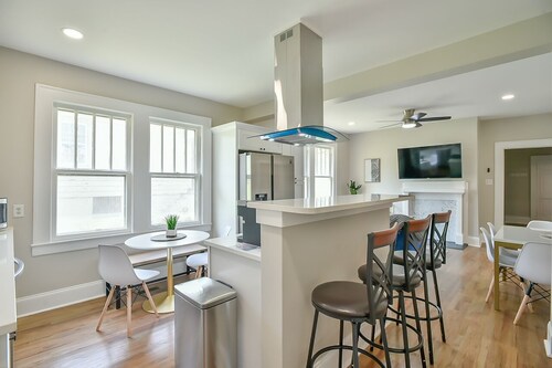 Comfortable 6 Bdrm~Fenced Backyard~Near Downtown!