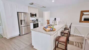 Réfrigérateur, plaque de cuisson