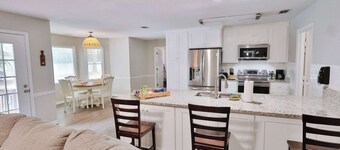 The Pool House - Close to Georgia Southern!
