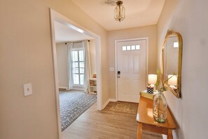 Interior - The Pool House - Close to Georgia Southern! (Statesboro)