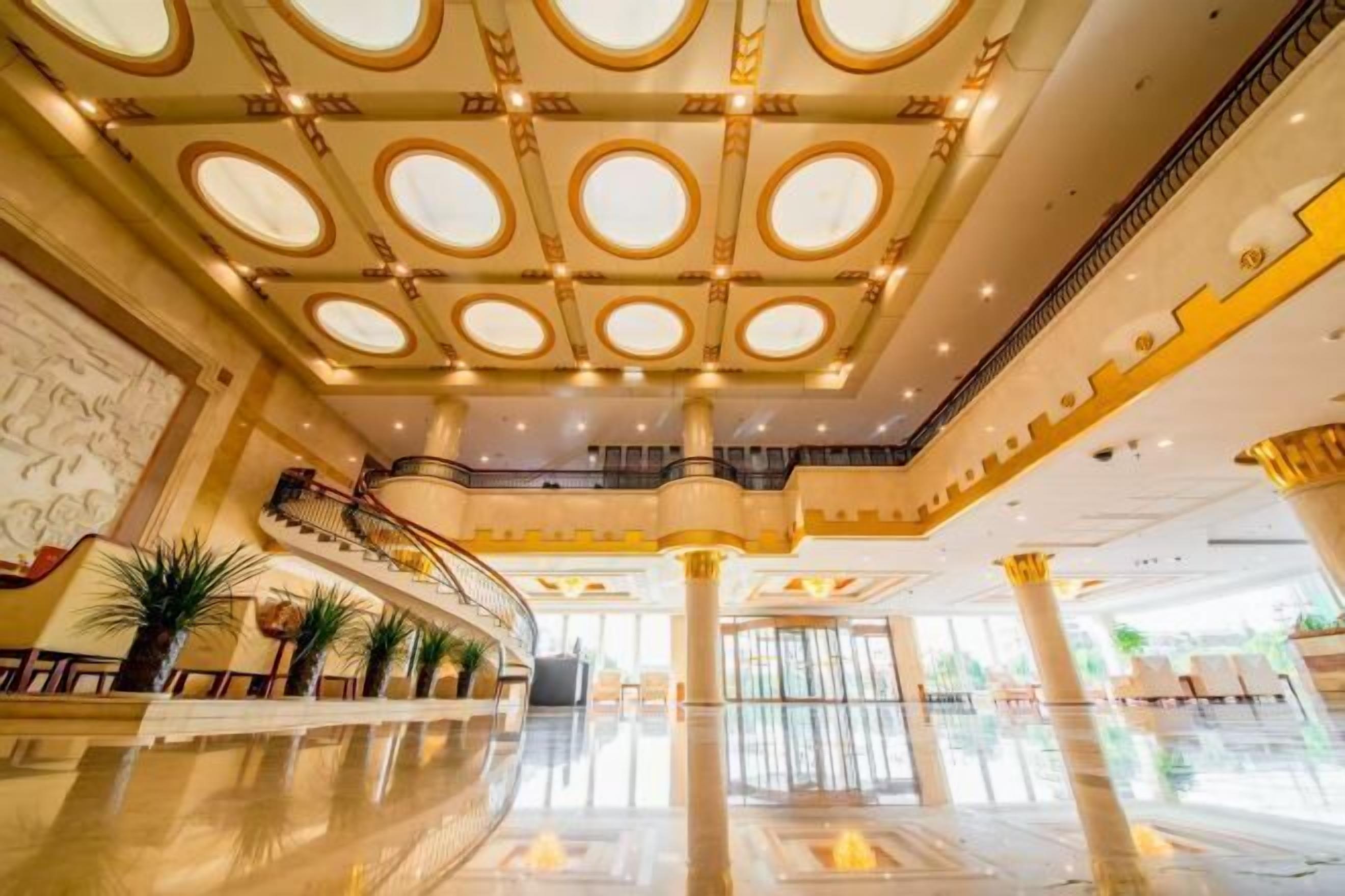 Lobby lounge