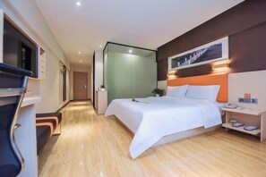 A modern hotel room with a bed, bedside table, and a mirror. - 7 Days Premium. Chongqing Qijiang District Government Store (Chongqing)
