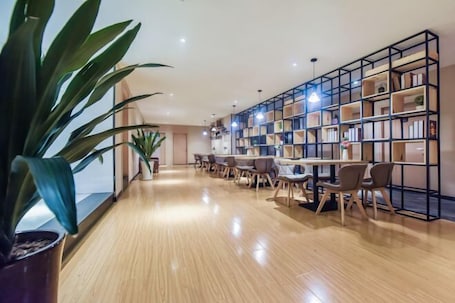 Interior. 7 Days Premium. Chongqing Qijiang District Government Store