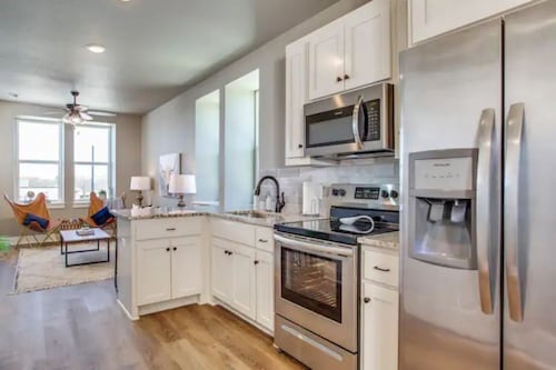 Luxury Apartment in Historic Downtown Bridgeport!