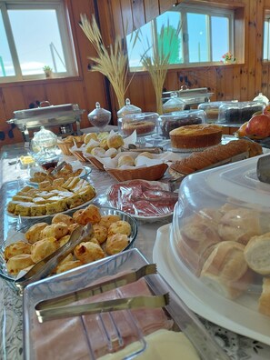 Free daily continental breakfast