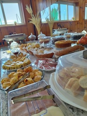 Free daily continental breakfast