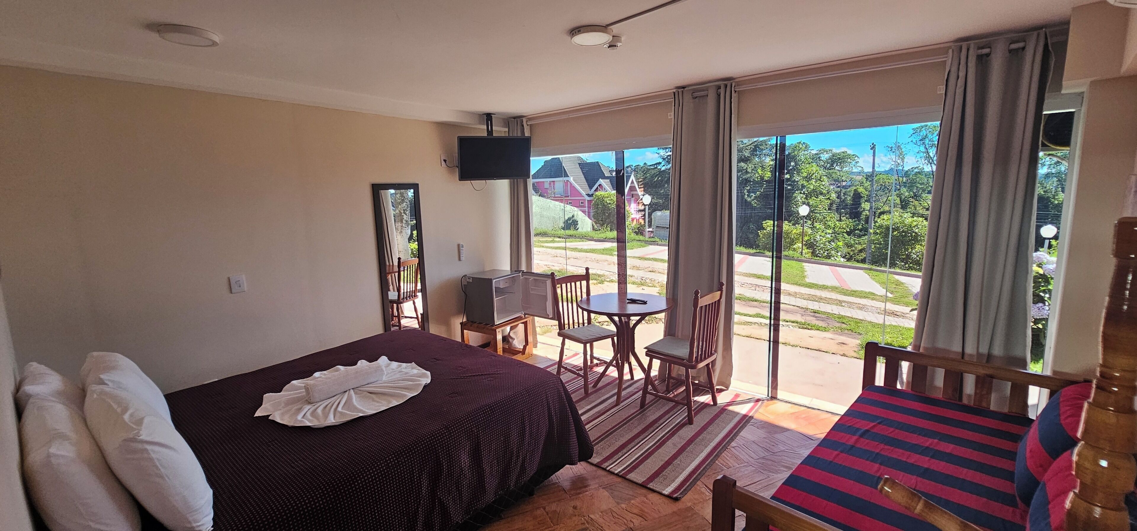 Quarto luxo | Quartos à prova de som, Wi-Fi de cortesia, roupa de cama