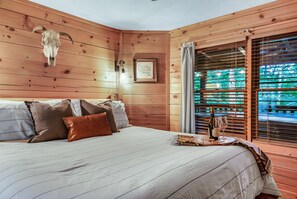 3 habitaciones, tabla de planchar con plancha y cuna de viaje 