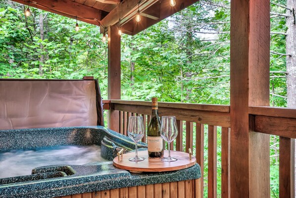 Outdoor spa tub