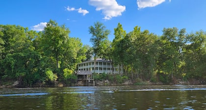Peaceful property on the historic Suwannee River.