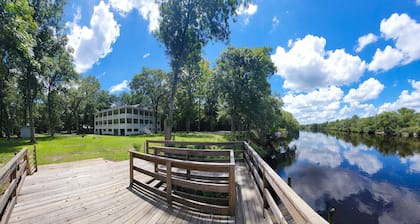 Peaceful property on the historic Suwannee River.