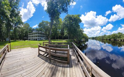Peaceful property on the historic Suwannee River.
