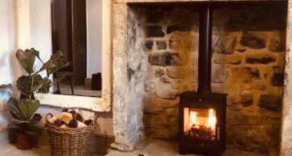 1700s Canalside Cottage Sleeps up to 12 Guests