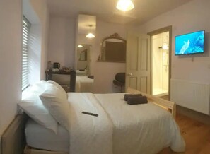 Cottage | 4 bedrooms, iron/ironing board, free WiFi, bed sheets