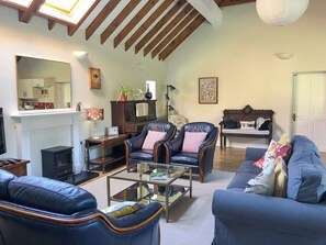 Living area - Soft sandy beach, award winning pub a short distance. (Ingham)