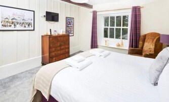 Double or Twin Room (Room 2) | Individually decorated, free WiFi