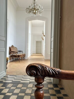 Interior entrance - Château de Lauresse (Lombron)