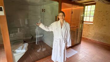 Sauna, steam room