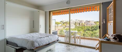 Iron/ironing board, free WiFi