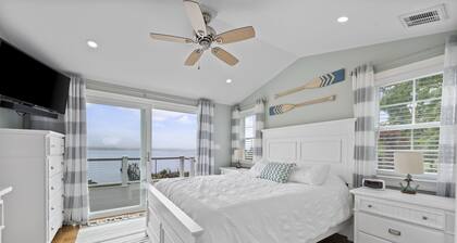 Stunning waterviews with direct access to Westport River!