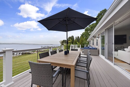Stunning waterviews with direct access to Westport River!
