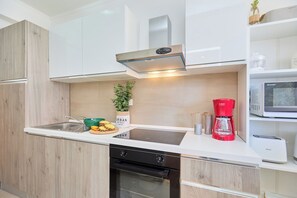 Unclassified image, 3 of 23, button