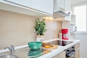 Kühlschrank, Mikrowelle, Ofen, Geschirrspüler