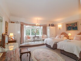 Cottage | 3 bedrooms, individually decorated, individually furnished, free WiFi