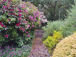 Cottage | Property grounds - West Ridge (Bournemouth)