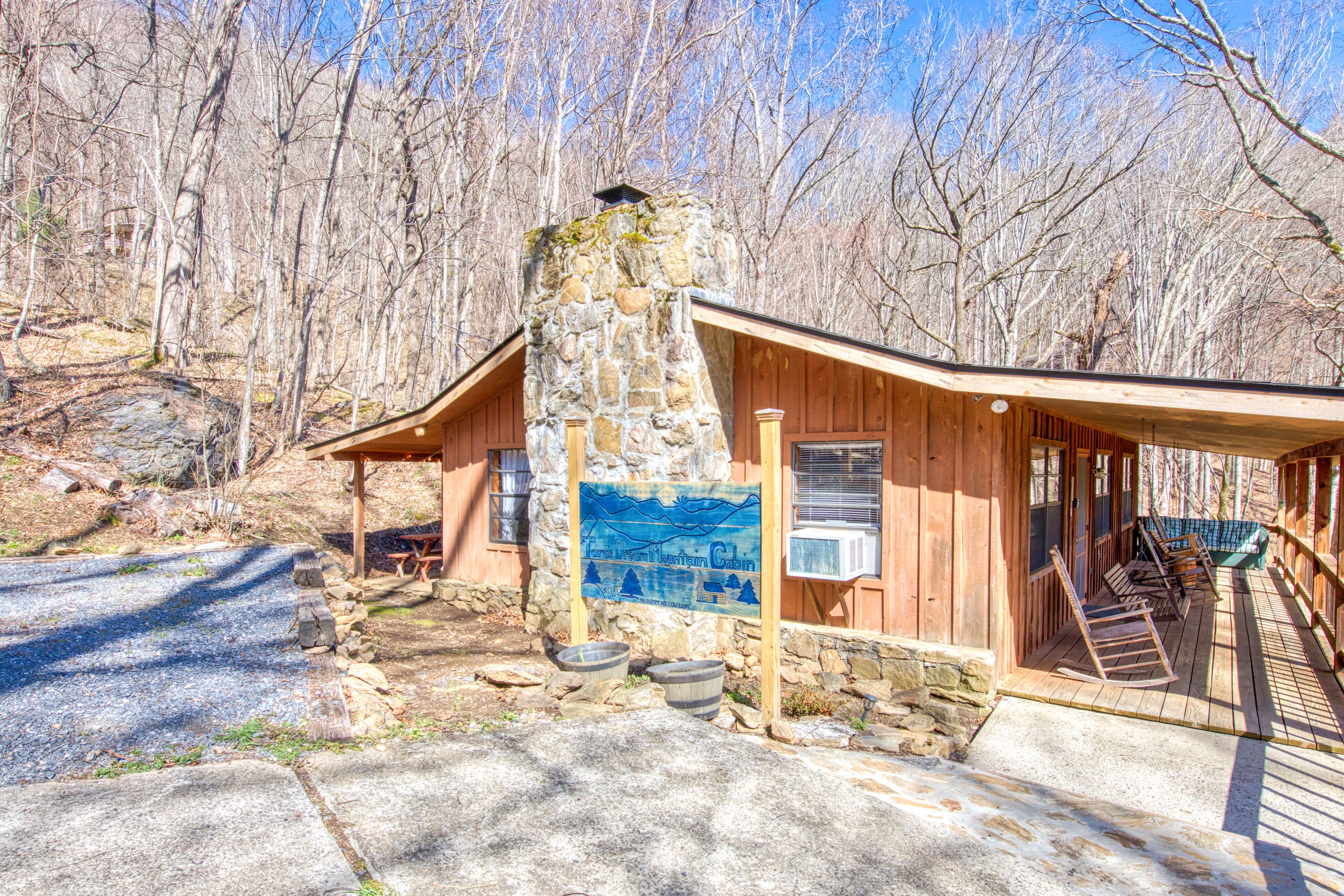 Secluded, rustic mountain cabin with great view, porch swings, & firepit