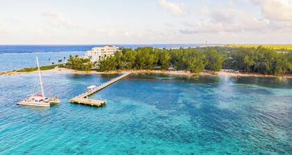 Waterfront Island House #14, Rum Point, Beach, Pool, Bikes, Kayaks, Paddleboard!