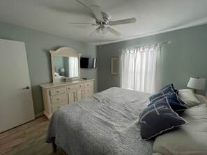 1 bedroom, iron/ironing board, free WiFi, bed sheets - My Happy Place - Topsail Island Surf Condo 214 (Surf City)