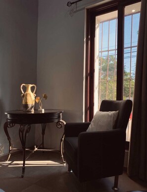 Deluxe Double Room, 1 Queen Bed with Sofa bed | Hypo-allergenic bedding, individually decorated, individually furnished - Casona 13 Flechas (Mazatlán)