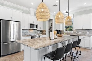 Fridge, microwave, oven, stovetop - Fort Myers Beach | private pool | bikes | Arcade (Fort Myers Beach)