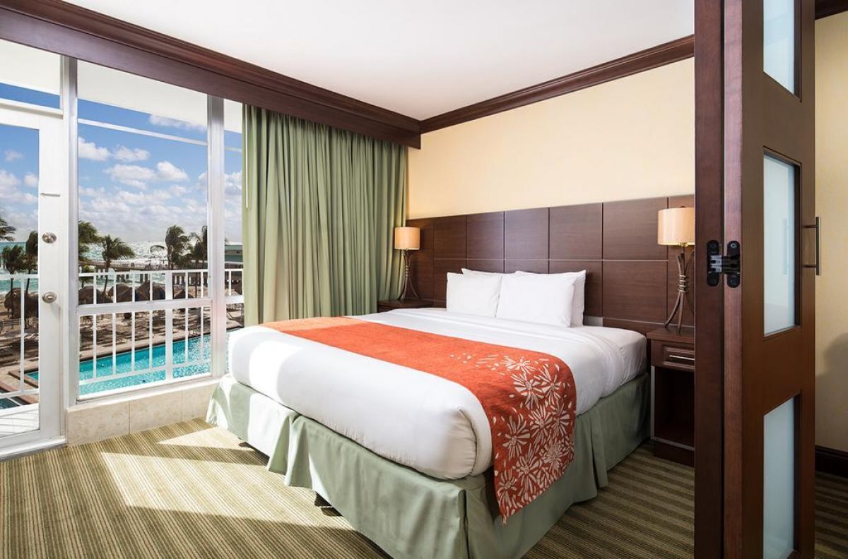 Perfect Beach Escape! 3 Convenient Units, Outdoor Pool