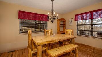 Chalet, 2 Queen Beds, Fireplace | Private kitchen | Fridge, microwave, oven, dishwasher