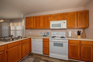 Cabin, Multiple Beds, Kitchen | Private kitchen | Fridge, microwave, oven, dishwasher - The Creekside Bungalow (Pigeon Forge)