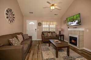 Interior - The Creekside Bungalow (Pigeon Forge)