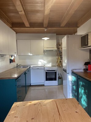 Réfrigérateur, micro-ondes, four, lave-vaisselle