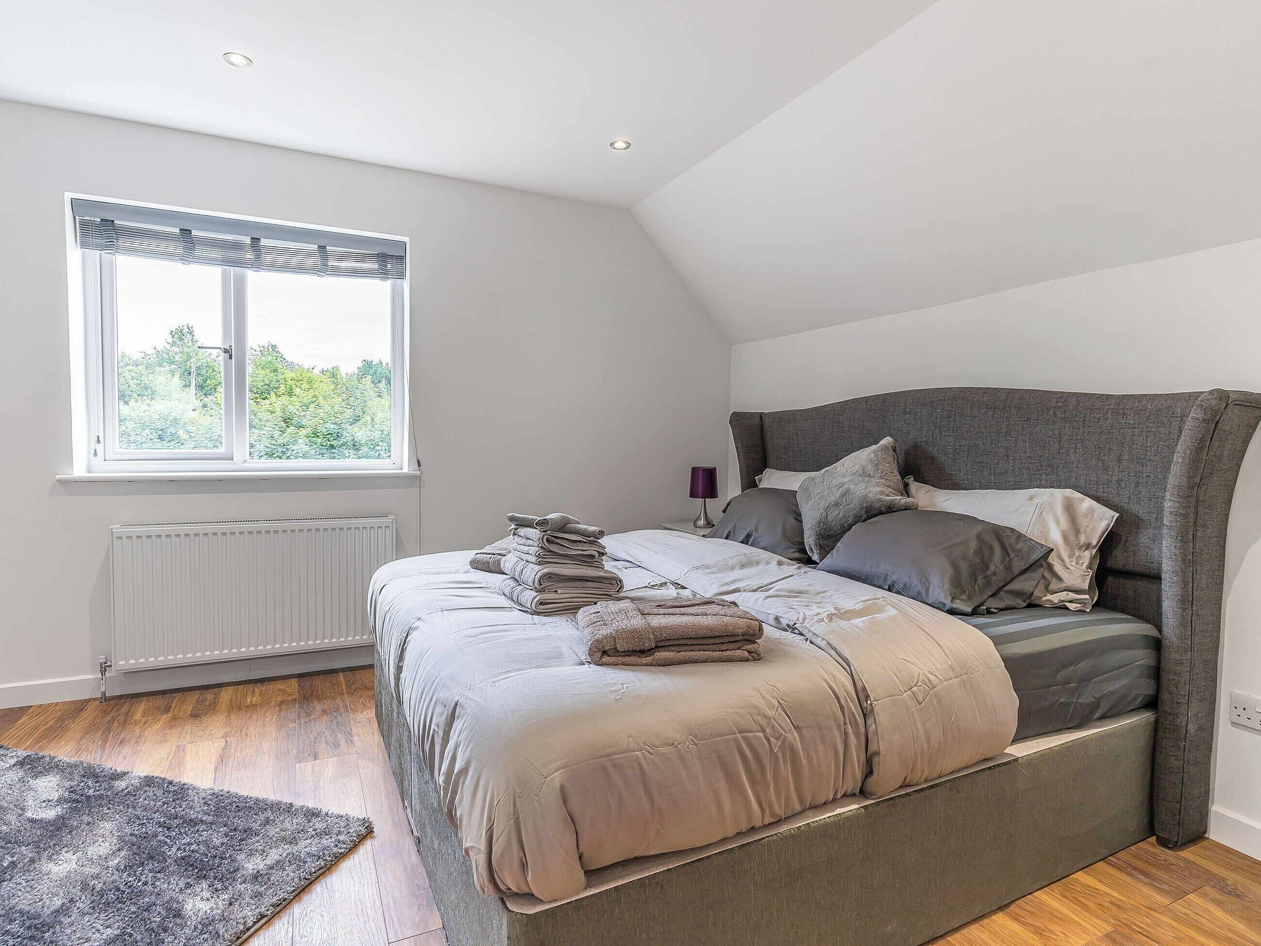 4 bedrooms, free WiFi, bed sheets, wheelchair access