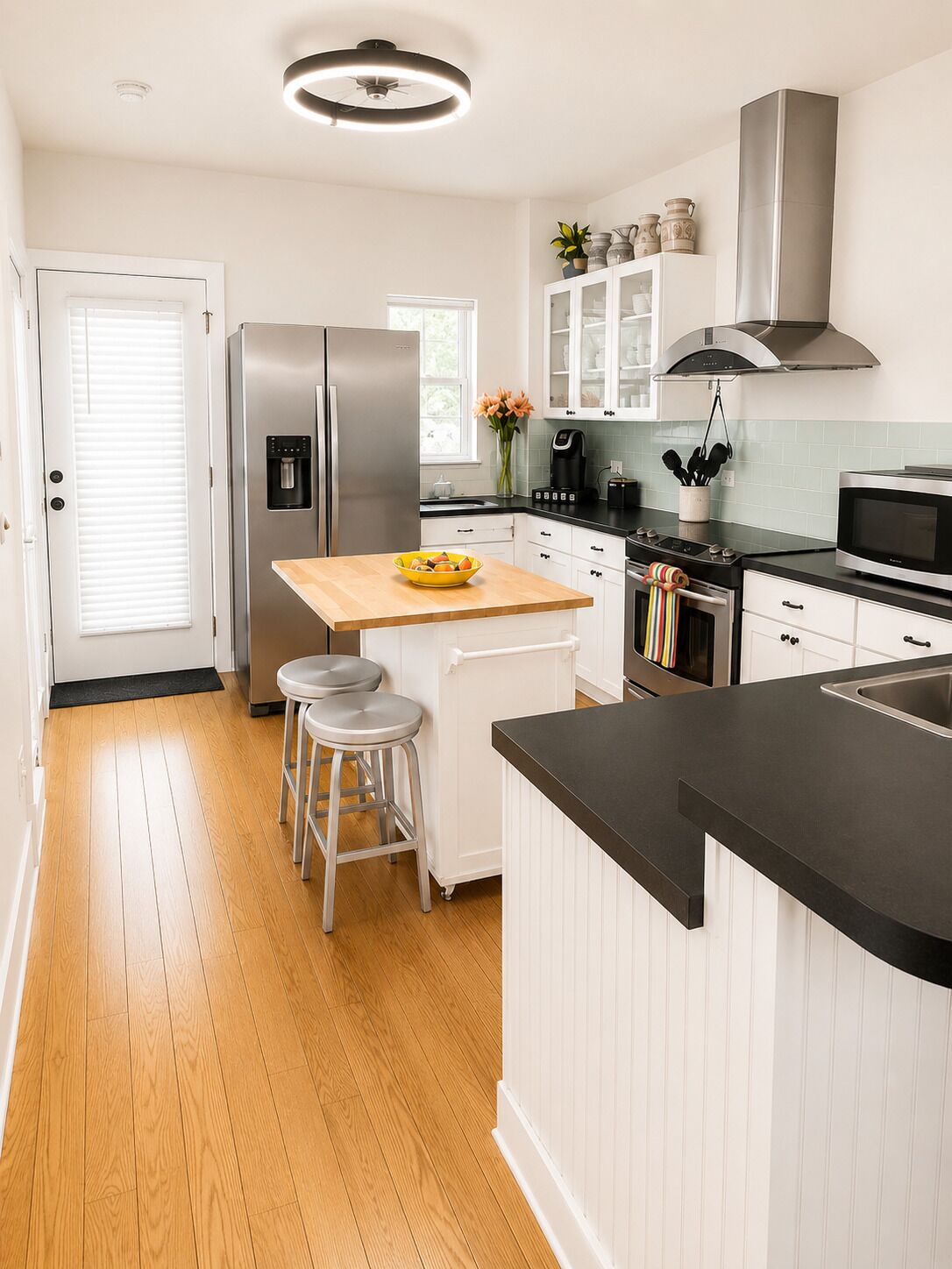 Coffee/tea maker, fridge, microwave, oven