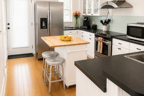Coffee/tea maker, fridge, microwave, oven
