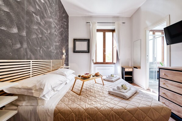 3 Schlafzimmer, Schreibtisch, Bügeleisen/Bügelbrett, Reisekinderbett