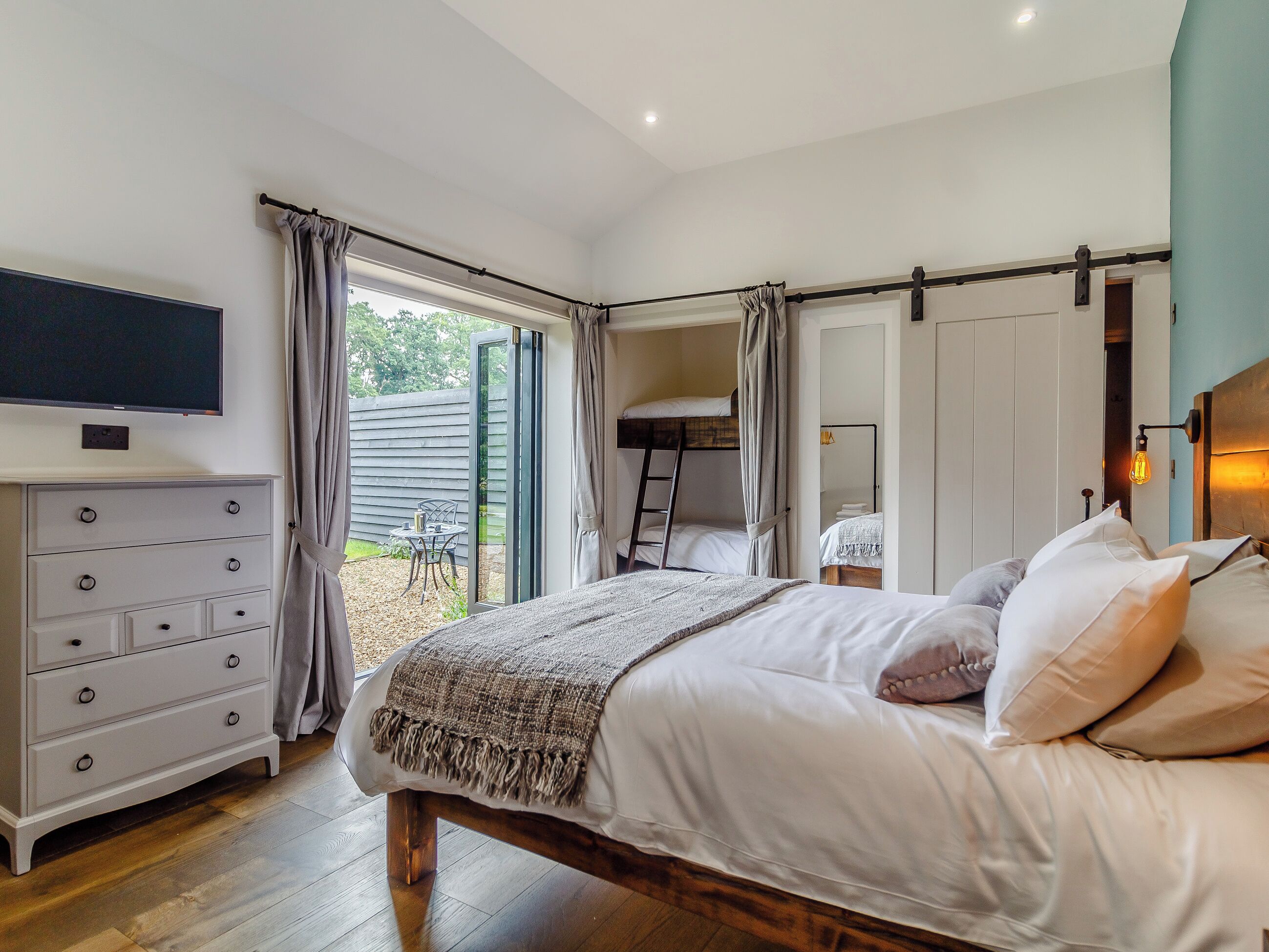4 Schlafzimmer, kostenloses WLAN, Bettwäsche