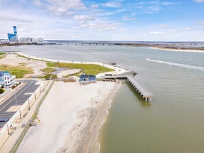 Beach nearby - Steps away from the Beach! / Elegant Design / Super Clean (Atlantic City)