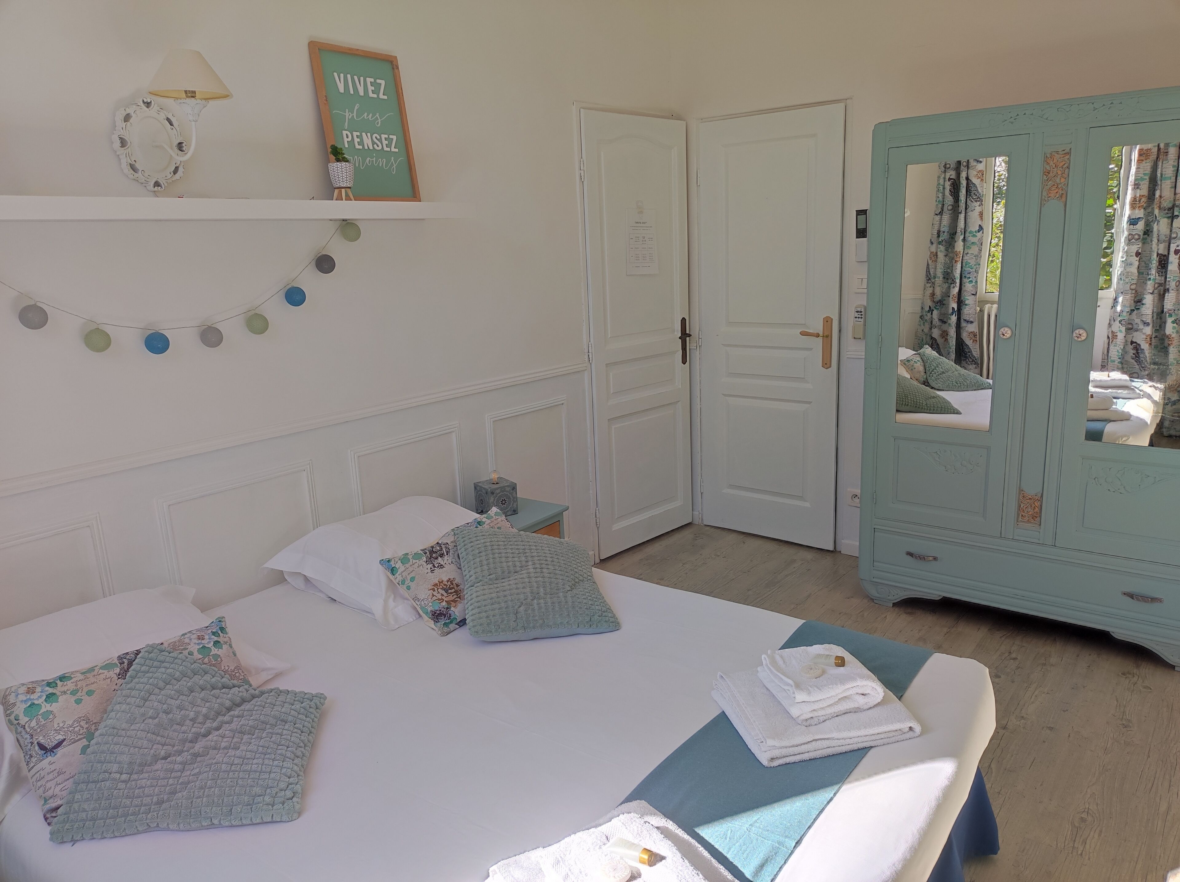 Foto - La Villa Carcassonne, Chambres d hôtes, B&B, face à la Cité Médiévale