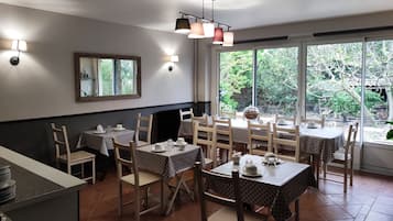 Desayuno bufé gratuito y diario
