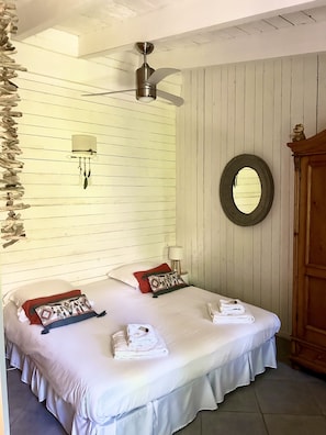 In-room safe, blackout curtains, free WiFi, bed sheets